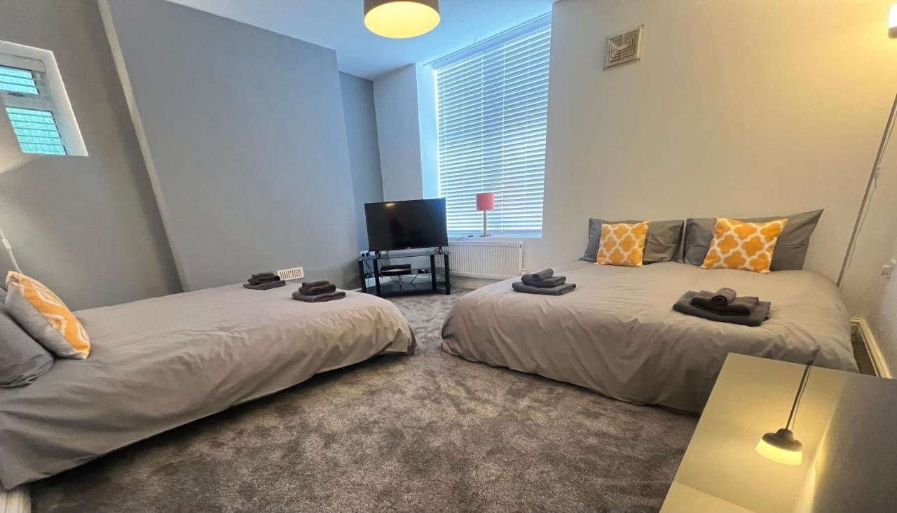 Spacious Ground Floor Suite Comfortably Sleeps Up To Eight Halifax Buitenkant foto